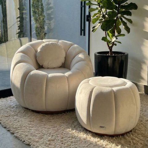 Kit Poltrona Decorativa c/Puff e Almofada Concha Veludo Bege - Montanaris Decor