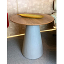 Ver imagem 2 de Mesa de Apoio Cone Base Cimento Texturizado - Tampo Mezzo Castani 70 cm Altura 70 cm - Cinza claro