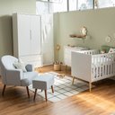 Ver imagem 1 de Kit Quarto Theo com Pés Retrô Natural - Berço + Cômoda 3 Gavetas + Guarda-Roupa 2 Portas + Poltrona