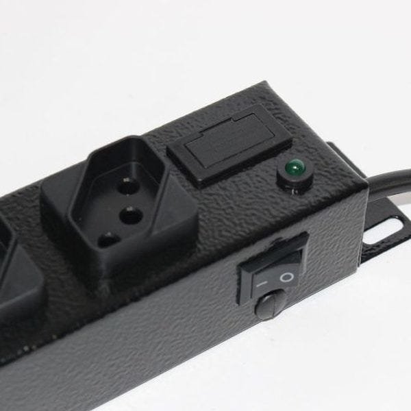 Régua 8 Tomadas Rack 19 2 unidades 110v/220v 2200 watts - 2
