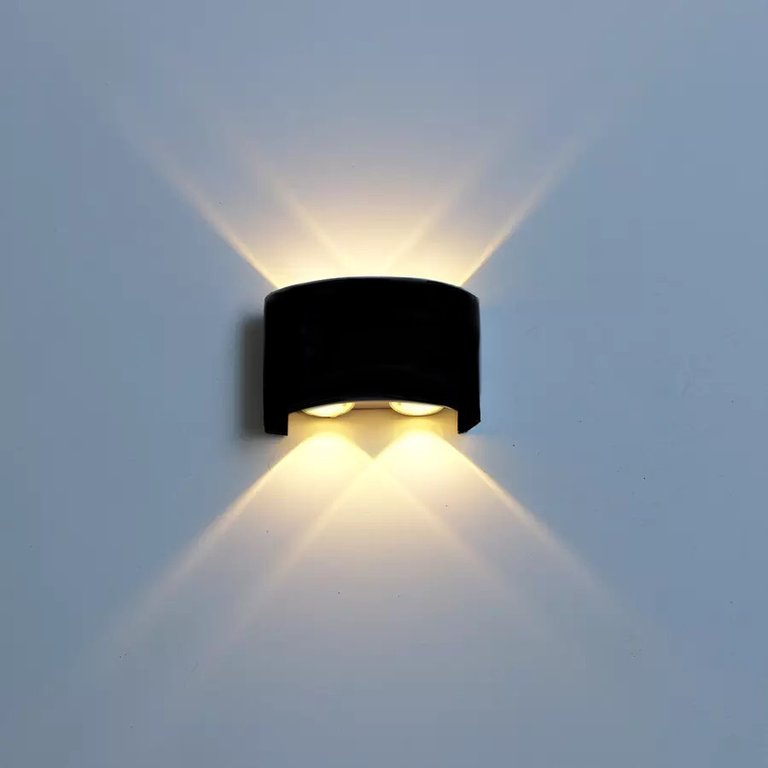 Arandela Led 4w Lente 4 Fachos Preta 3000k Quente Externa Bivolt
