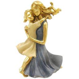 Figura Decorativa de Resina Mãe e Filha Abraçadas 15cm - 1