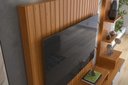 Ver imagem 4 de Home Belfast Frisado Painel P/ Tvs até 55'' C/ 4 Portas e Prateleiras P/ Decoração - Jequitiba/