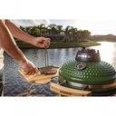 Ver imagem 2 de Churrasqueira Kamado Pequeno da Rasco Preto C/ Grelha Aço Inox, Suporte e Mesas. Serve até 5