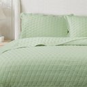 Ver imagem 2 de Kit Cobre Leito Chanel Casal Micropercal 300 Fios Colcha 3 Peças Dupla Face Matelassê Relevo Verde