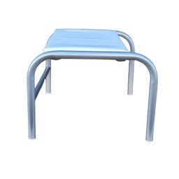 Escadinha Clinica de 1 Degrau para Acesso Pratico e Seguro - Estrutura Prata com Degrau Branco Medco - 4