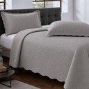 Ver imagem 4 de Colcha Casal com 2 Porta Travesseiros Matelassê Cinza Escuro Quadrat Lyor Cama Posta Poliéster