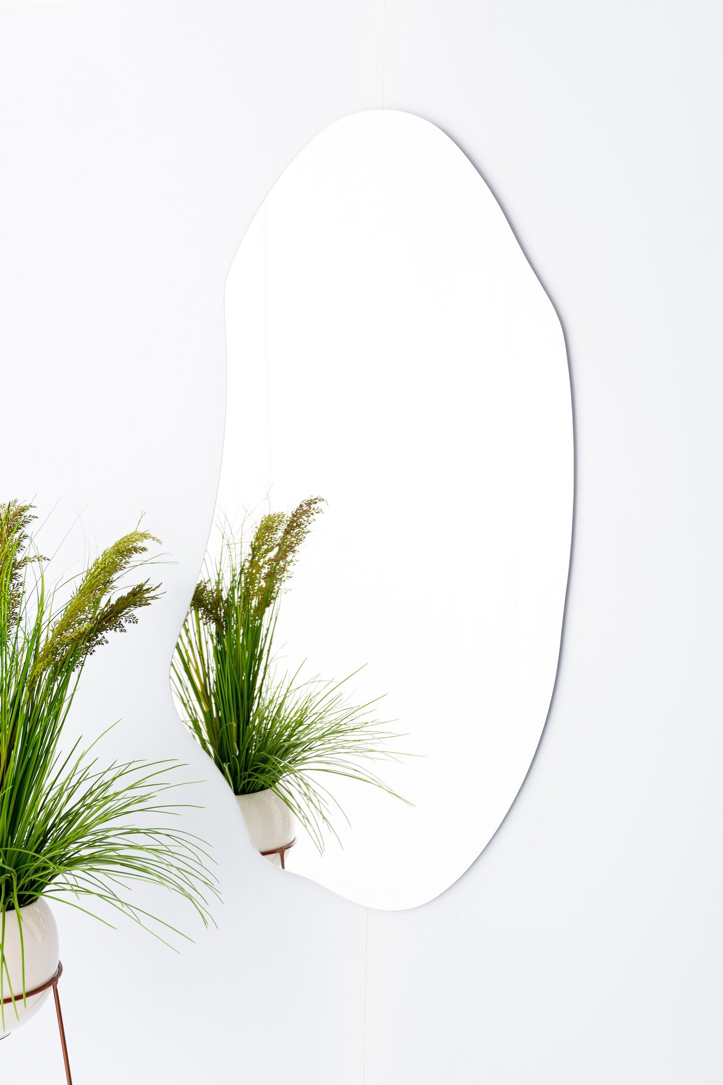 Espelho Grande Organico Lapidado Decorativo Sala Hall Parede 70x50 Cm Moderno C/ Suporte