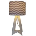 Ver imagem 1 de Abajur Base Madeira Branca e Cúpula Chevron Cinza e Branco