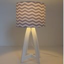 Ver imagem 2 de Abajur Base Madeira Branca e Cúpula Chevron Cinza e Branco