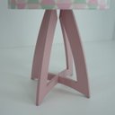 Ver imagem 2 de Abajur Base Madeira Rosa e Cúpula Tecido Triângulos Rosa e Verde