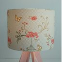 Ver imagem 3 de Abajur Base Madeira Rosa e Cúpula Tecidos Gaiolas e Flores Malva