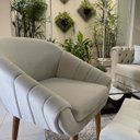 Ver imagem 7 de Kit Poltrona Giovana Puff Quadrado e Almofadas em Sued Premium:bege Pés Madeira Claro