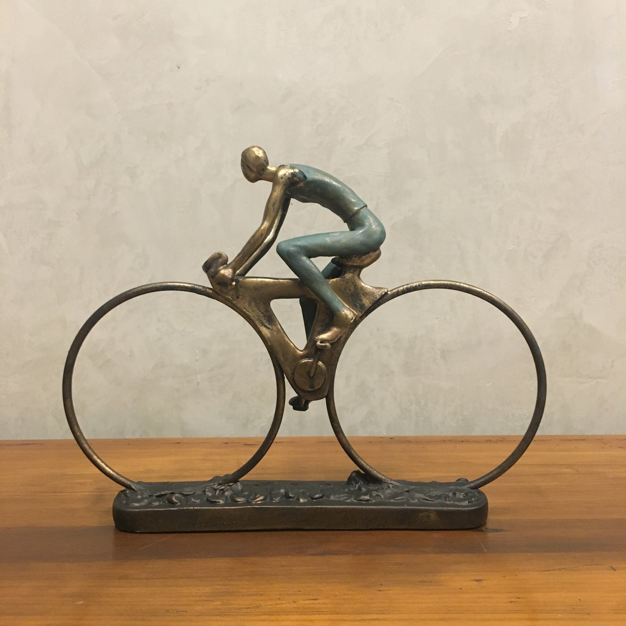 Escultura Em Resina Homem Ciclista - Unidade Média