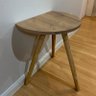 Mesa de Apoio Redonda Nuova Tripé Palito Retrô - de Parede 40cm:Solanum - 4