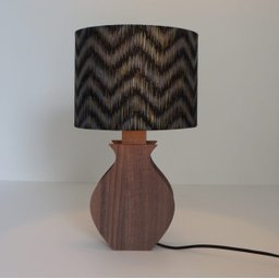 Abajur Base Madeira Vasinho e Cúpula Chevron Preto e Dourado - 3 Abajur Base Madeira Vasinho e Cúpula Chevron Preto e Dourado - 3