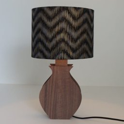 Abajur Base Madeira Vasinho e Cúpula Chevron Preto e Dourado - 2 Abajur Base Madeira Vasinho e Cúpula Chevron Preto e Dourado - 2