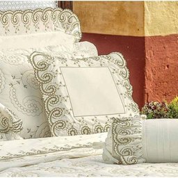 Almofada Avulsa Mistral 01 Peça 100% Algodão 200 Fios Bordado Ponto Ajour- Palha - 1 Almofada Avulsa Mistral 01 Peça 100% Algodão 200 Fios Bordado Ponto Ajour- Palha - 1