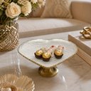 Ver imagem 2 de Centro de Mesa em Formato de Coração Dourado com Branco Perolado a: 15cm C: 33cm