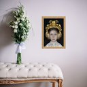 Ver imagem 2 de Quadro Moldura Dourada Menina com Fone Ouvido 24x18cm:com Acetato