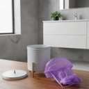 Ver imagem 4 de Kit Lixeira Branca e Dourado 6L Porta Papel Dourado Banheiro
