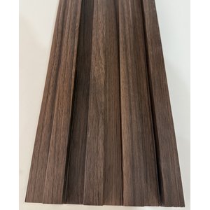 Painel Ripado Interno de Composto Plástico e Madeira Wpc 032szw Cor Castanho