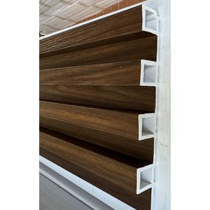Painel Ripado Interno de Composto Plastico e Madeira Wpc 160242900 Cor Castanho