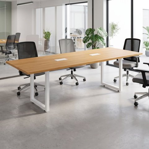 Mesa Reunião Industrial 2,50m x 90cm 100% MDF com 2 Caixas de Tomadas Pés Metal F5 Office