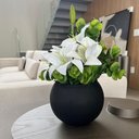 Ver imagem 2 de Arranjo Lírio Branco Artificial Centro de Mesa Completo Vaso Preto Decore Fácil Shop