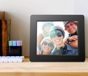 Ver imagem 4 de Porta-Retratos Digital Aluratek com LCD de 8´´, SlideShow e entradas USB e SD Preto