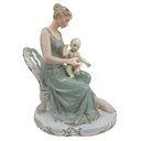 Ver imagem 1 de Escultura Estatueta Decorativa Dama com Bebê em Porcelana Azul e Branco - 25x18cm