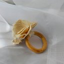 Ver imagem 3 de Kit Anel Porta Guardanapo Artesanal Flor Cru 6 Peças