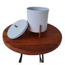 Ver mais imagens de Lixeira Branca com Detalhes em Dourado 6 Litros Alumínio Suspensa Cozinha Escritório Level - ÉdeCasaMóveis