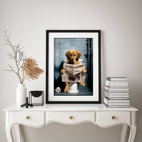 Quadro Cachorrinho no Banheiro - 60x48cm:madeira Preta