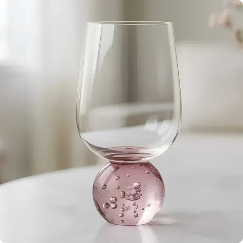Copo Taça Base Esfera em Vidro Transparente e Rosa 540ml