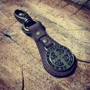 Ver imagem 2 de Chaveiro Medalha De São Bento Couro Ouro Velho