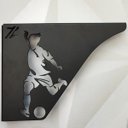 Ver imagem 5 de Mão Francesa Preta Decorativa 20cm de Jogador Futebol Aço para Prateleira Parede Zarg