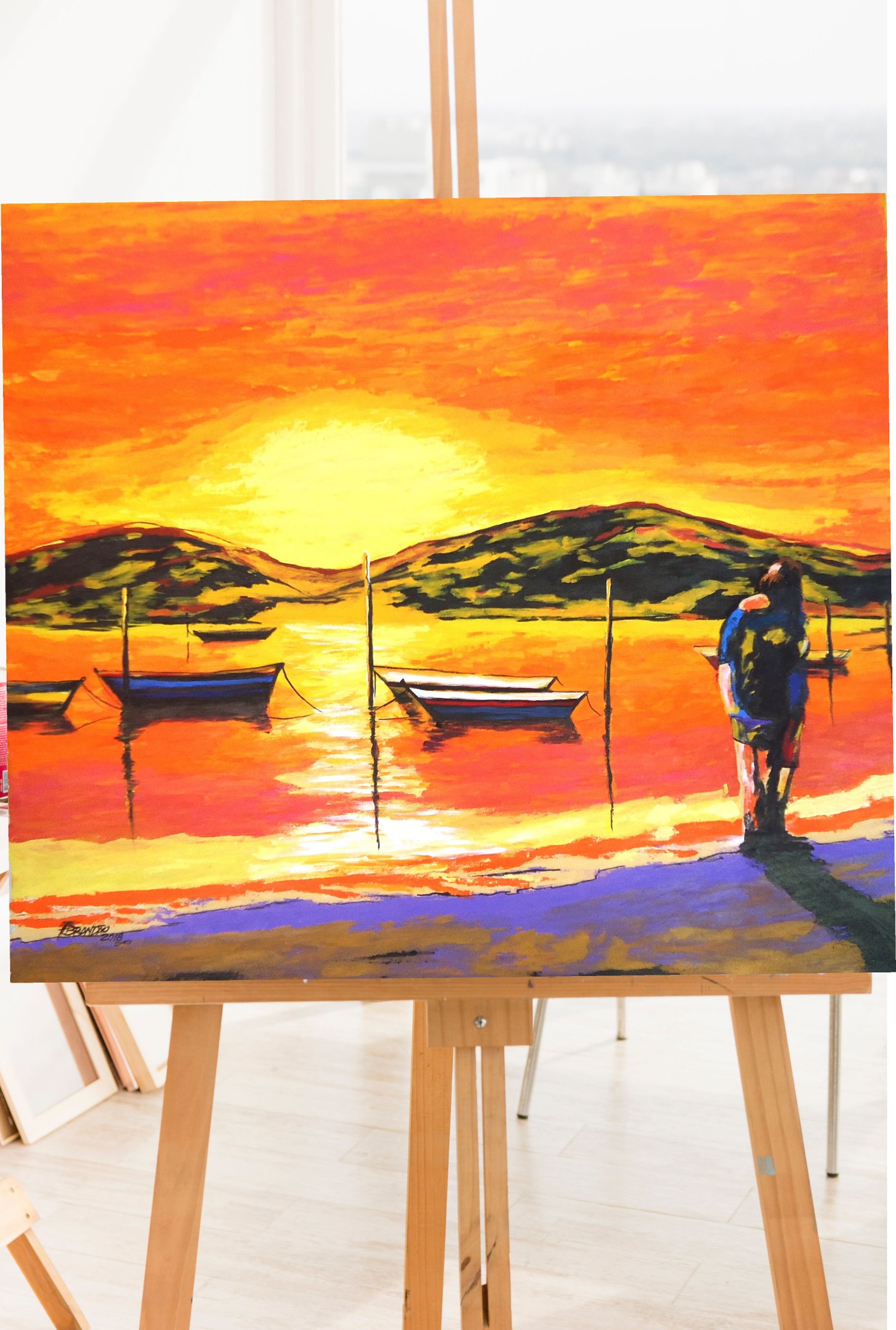 Lindo Quadro Decorativo para Parede Pintado a Mão em Acrílico de Casal na Praia com Barcos - 4