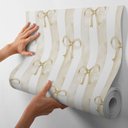 Ver imagem 1 de Kit Papel de Parede Adesivo Laços Dourados e Listras - 10 Metros