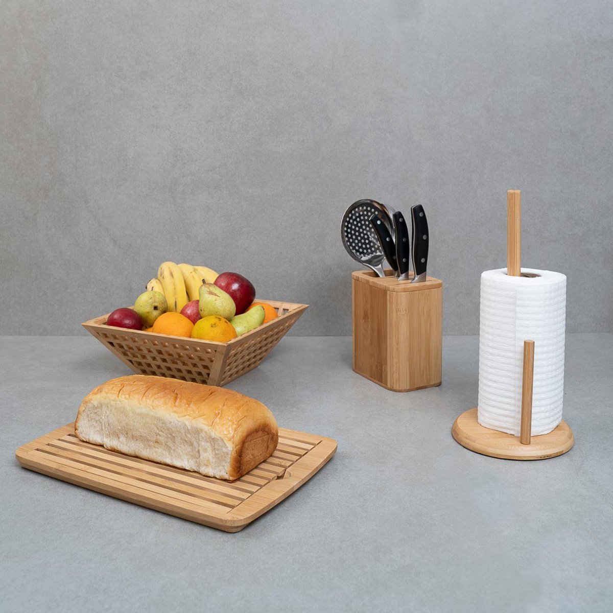 Kit com fruteira vazada, porta papel toalha, porta facas e tábua migalheira de pão de bambu - Oikos - 5
