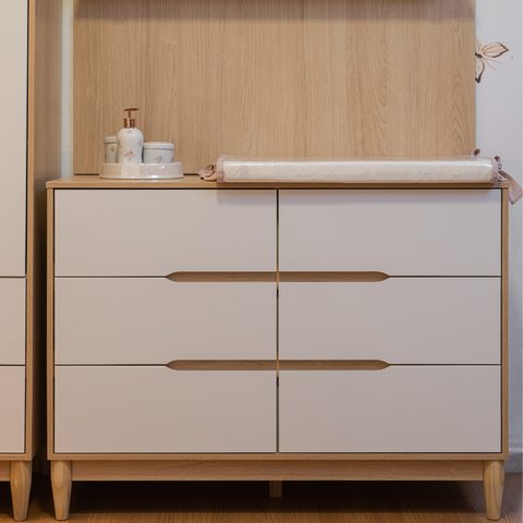 Cômoda Infantil Grande 6 Gavetas Branco com Carvalho Linha Tomi Marca Quater Móveis