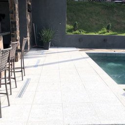 Piso Atérmico Para Piscina Ou Sauna  50x50x1,5cm Bahamas  Branco - Areia de Quartzo Ind. Cimentícia - 3