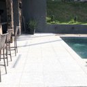 Ver imagem 3 de Piso Atérmico Para Piscina Ou Sauna 50x50x1,5cm Bahamas Branco - Areia de Quartzo Ind. Cimentícia