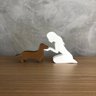 Escultura Decorativa Menina e seu Dachshund Pequena Vegras - 1