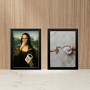 Ver imagem 1 de Kit 2 Quadros Divertidos Banheiro - Paródia Pinturas 24x18cm - com Vidro:moldura Branca
