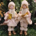 Ver imagem 2 de Jogo Bonecos Coral Natalino Decorativo Musical À Corda Rosa e Creme Luxo 42cm - Noel Decor