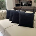 Ver imagem 6 de Kit Poltrona Giovana Puff Quadrado e Almofadas em Sued Premium: Preto Pés Madeira Claro