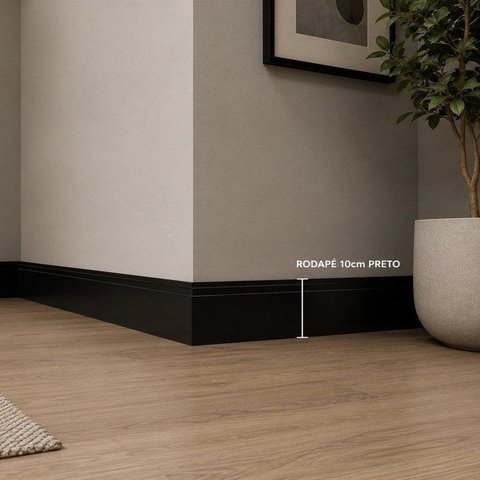 Rodapé de Poliestireno Frisado Slim Preto 10cm x 2,25m Rende 2,25 Metros