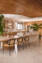 Ver mais imagens de Cadeira Jantar Velvet Encosto Rattan Assento Estofado Caramelo