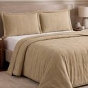 Ver imagem 2 de Kit Cobre Leito Colcha Fenix Casal 3 Peças Percal 300 Fios Bordado Matelasê Chocolate Clara Luz